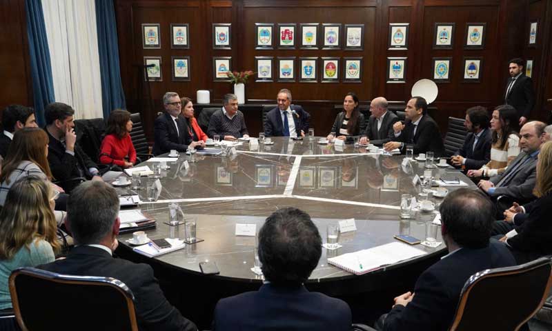Scioli met with consumer goods companies and bank executives – Comercio y Justicia